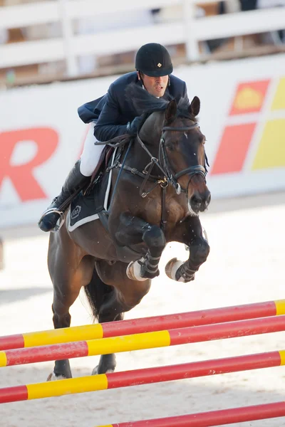 Cavaleiro no cavalo durante o Global Champions Tour da Espanha — Fotografia de Stock