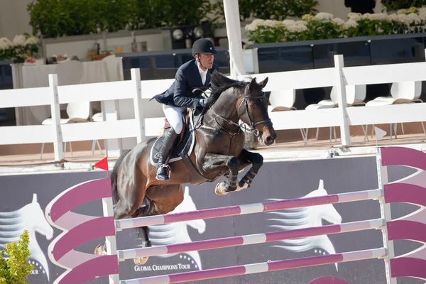 Cavalier à cheval lors du Tour d'Espagne des Champions du Monde — Photo