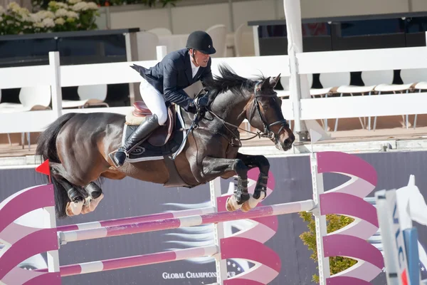 Rider op het paard tijdens Global Champions Tour van Spanje — Stockfoto