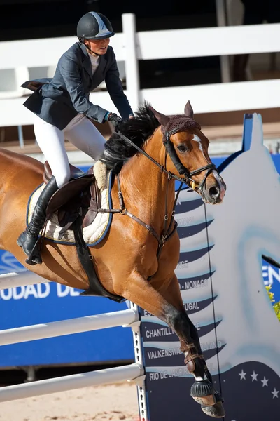 Cavaliere a cavallo durante il Global Champions Tour of Spain — Foto Stock