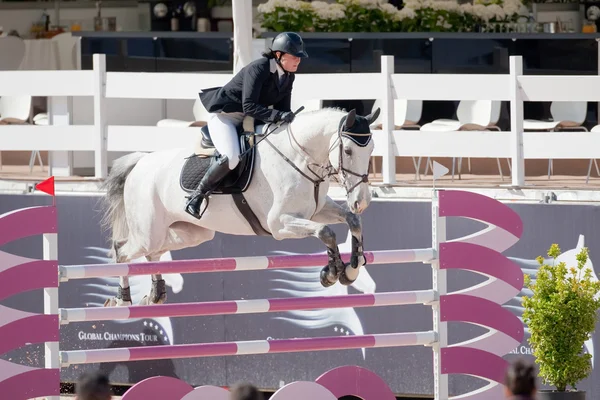 Cavaleiro no cavalo durante o Global Champions Tour da Espanha — Fotografia de Stock