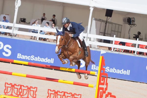 Rider op het paard tijdens Global Champions Tour van Spanje — Stockfoto