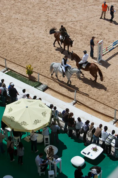 Cavaleiro no cavalo durante o Global Champions Tour da Espanha — Fotografia de Stock