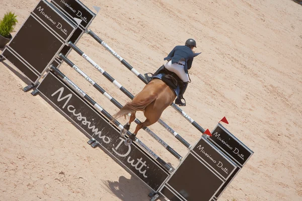 Cavaliere a cavallo durante il Global Champions Tour of Spain — Foto Stock