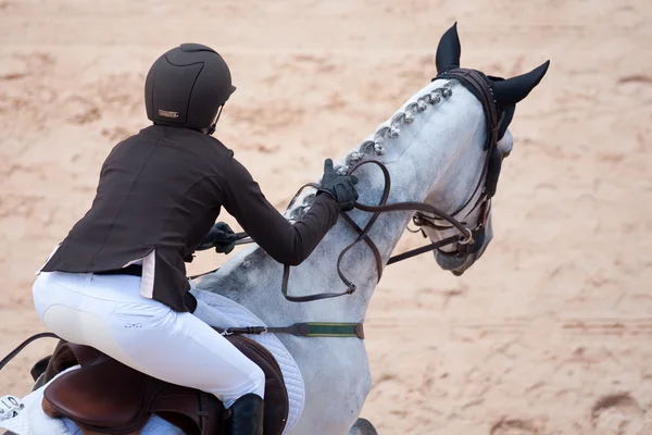 Reiter auf dem Pferd bei der Global Champions Tour von Spanien — Stockfoto