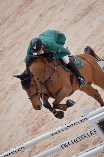 Cavaliere a cavallo durante il Global Champions Tour of Spain — Foto Stock