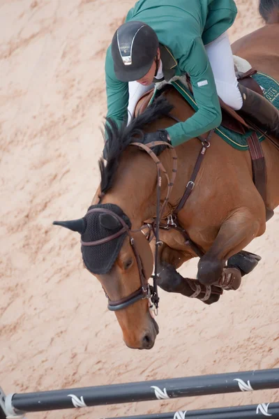 Cavaliere a cavallo durante il Global Champions Tour of Spain — Foto Stock