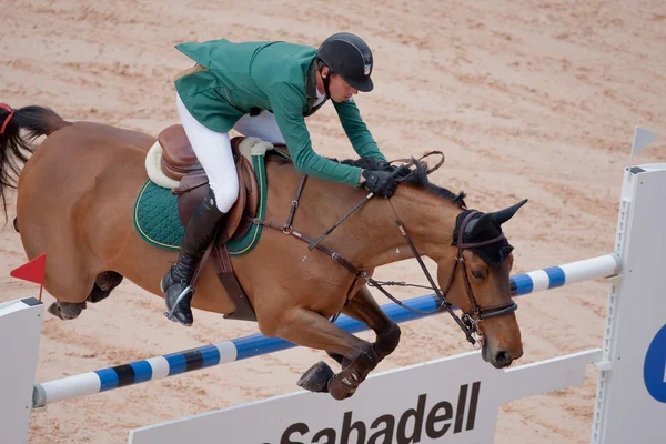 Cavaliere a cavallo durante il Global Champions Tour of Spain — Foto Stock