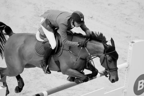 Cavaleiro no cavalo durante o Global Champions Tour da Espanha — Fotografia de Stock