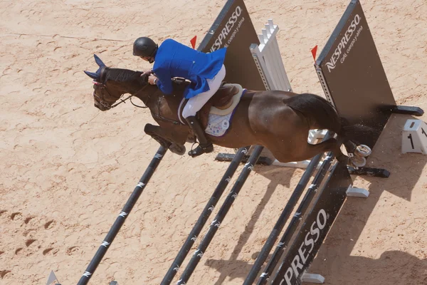 Cavaliere a cavallo durante il Global Champions Tour of Spain — Foto Stock