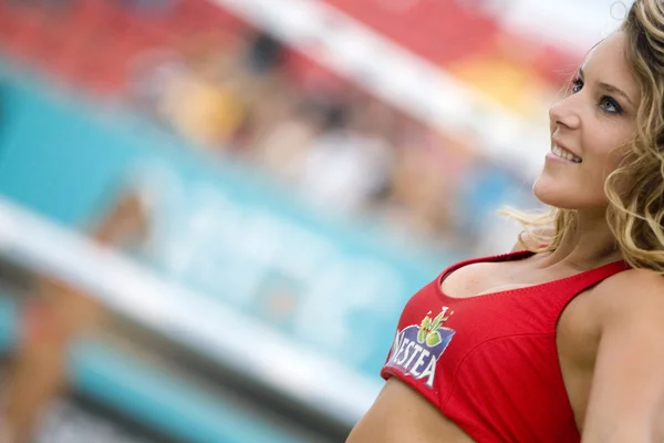 Woman dancing during Nestea European Championship Final — Stock Photo, Image