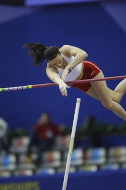 Monika Pyrek Bayan sırıkla yarışıyor