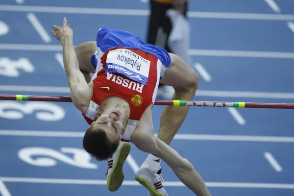 Jaroslav Rybakov soutěží v Pánské skok kvalifikace — Stock fotografie