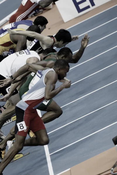 Atleten concurreert op de 60m mannen track — Stockfoto