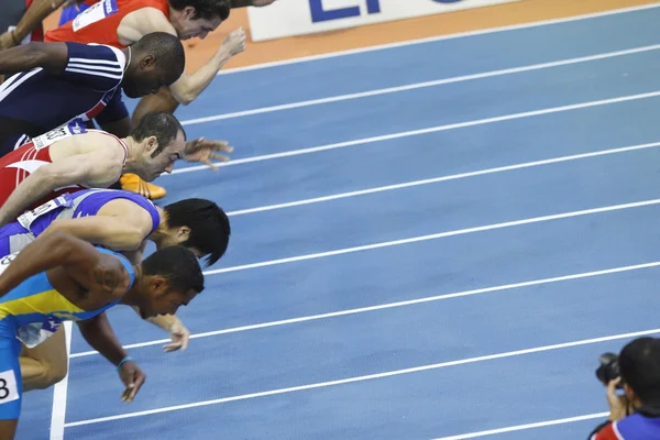 Atleten concurreert op de 60m mannen track — Stockfoto