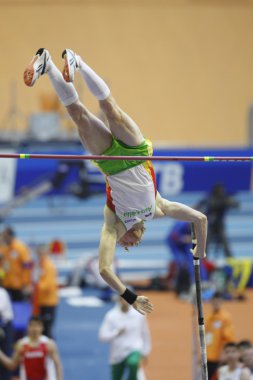 Steven Hooker Erkekler sırıkla yarışıyor