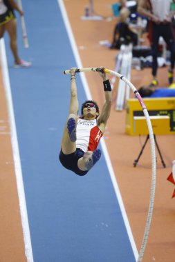 Daichi Sawano Erkekler sırıkla yarışıyor