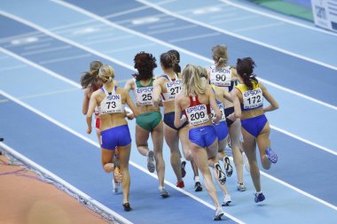 Soboleva, Desviat, Jarvenpaa, Yordanova, Antoci, Jamal, Wurth-Thomas, Burka, Tobias, Scott yarışmaktadır kadınlar 1500 metre