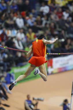 Feiliang Liu, erkek yeterlilik sırıkla yüksek atlama