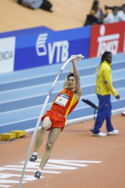 Feiliang Liu, erkek yeterlilik sırıkla yüksek atlama
