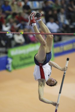 Derek Miles Erkekler sırıkla yarışıyor