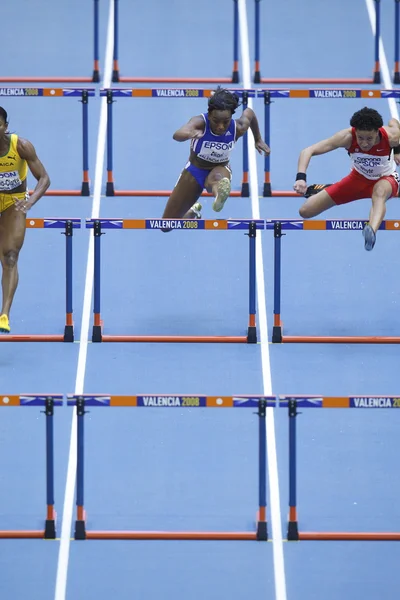 Rejalá-Flor Okori compite en los 60 metros de obstáculos femeninos —  Fotos de Stock