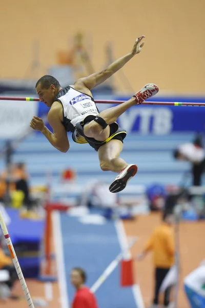 Джованни Ланаро выступает в мужском прыжке с шестом — стоковое фото