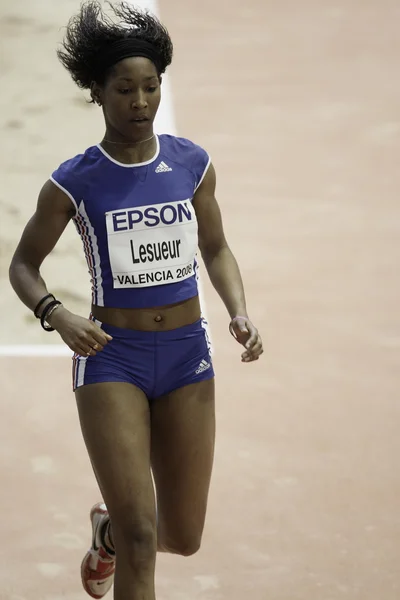 Eloyse Lesueur compite en el salto de longitud femenino — Foto de Stock