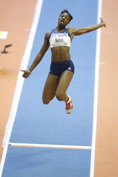 Lela V. Nelson compete na qualificação de salto em distância feminino — Fotografia de Stock