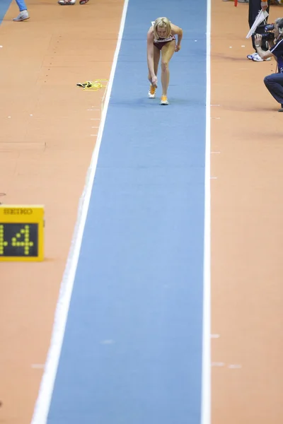 Ineta Radevica compite en el salto de longitud femenino — Foto de Stock