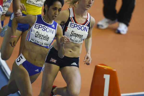 Ghezielle and  Simpson competes in the Women's 1500 metres — Stock Photo, Image