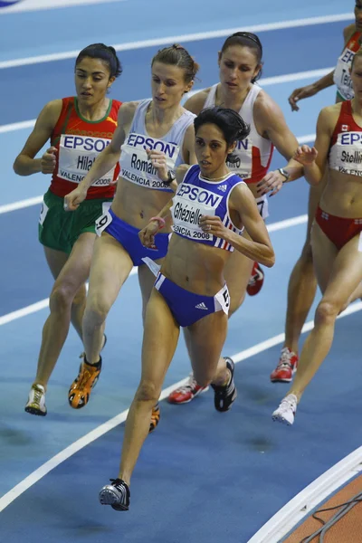 Ghezielle, Simpson, Hilali, Texeira bayanlar 1500 metre içinde yarışmaktadır. — Stok fotoğraf