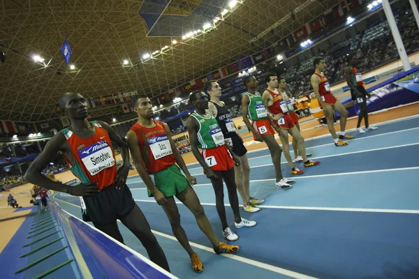 在男子 1500 米决赛的运动员竞争 — 图库照片
