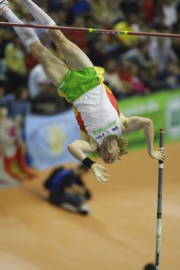 Steven Hooker Erkekler sırıkla yarışıyor