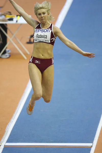 Ineta Radevica compite en el salto de longitud femenino —  Fotos de Stock