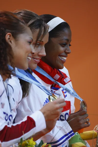 LoLo Jones (Medalha de Ouro), Candice Davis (Medalha de Prata) e Anay Tejeda (Medalha de Bronze) aos 60 metros barreiras femininas — Fotografia de Stock