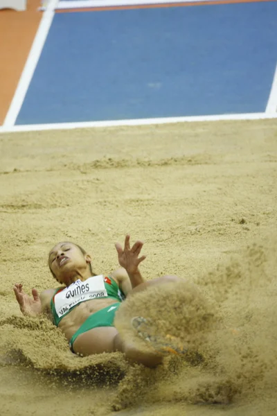 Naide Gomes compite en el salto de longitud femenino — Foto de Stock