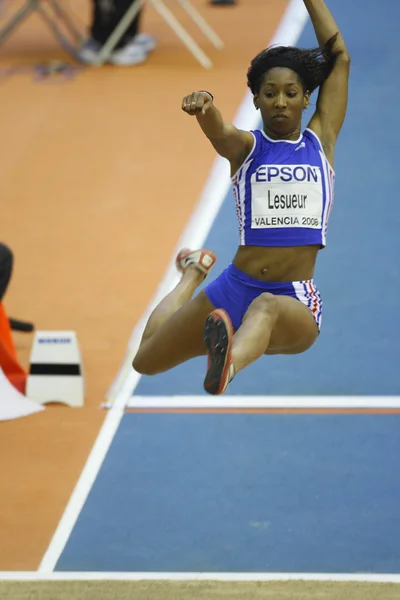 Eloyse Lesueur compite en el salto de longitud femenino — Foto de Stock