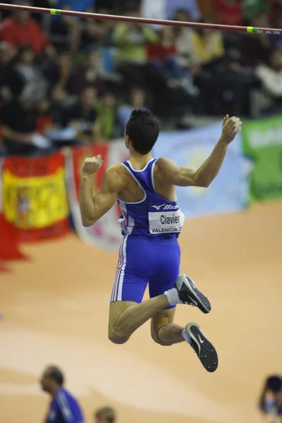 Jerome Clavier compete no salto do pólo masculino — Fotografia de Stock