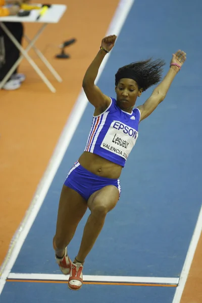Eloyse Lesueur compite en el salto de longitud femenino — Foto de Stock