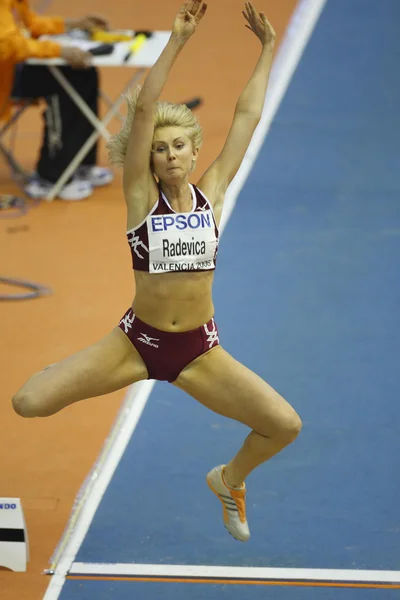 Ineta Radevica compite en el salto de longitud femenino —  Fotos de Stock