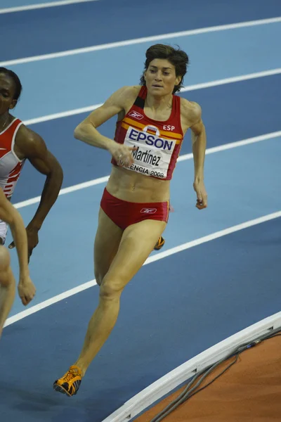 马丁内兹的竞争对手在女子 800 米决赛 — 图库照片