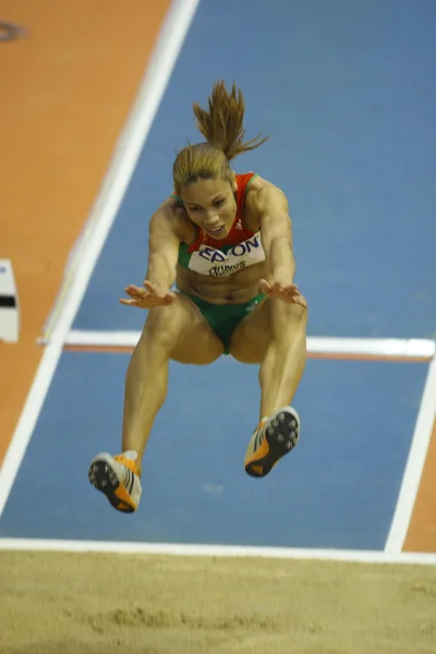 Naide Gomes compite en el salto de longitud femenino — Foto de Stock