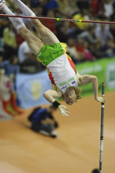 Стивен Хукер соревнуется в прыжках с шестом — стоковое фото
