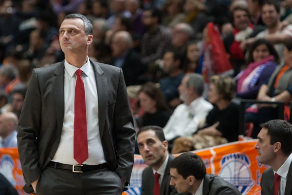 Dejan Radonjic, Hoofd Coach van Crvena Zvezda Telekom Belgrado, tijdens het spel — Stockfoto