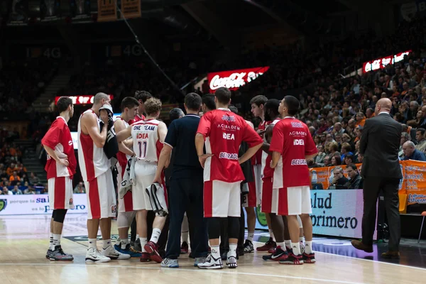 Zaman aşımı sırasında Crvena Zvezda Telekom oyuncular — Stok fotoğraf