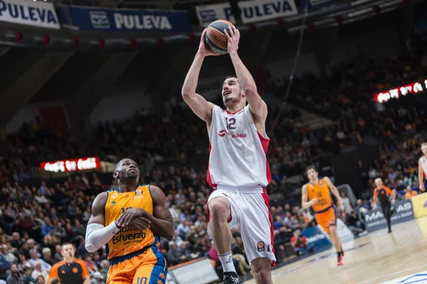 Nikola Kalinic (R) y Romain Sato (L) en acción — Foto de Stock