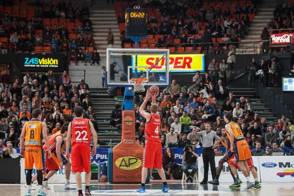 Colton Iverson tar ett fritt kast — Stockfoto