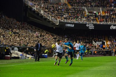 Andre Gomes (L) ve Krychowiak (R) eylem