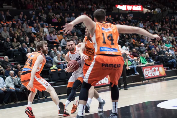 Valencia basket club und montakit fuenlabrada — Stockfoto